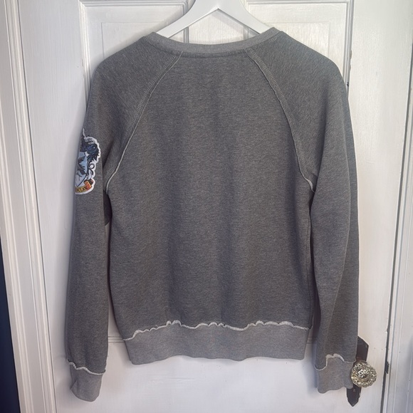 Universal Studios Harry Potter Ravenclaw Gray Appliqué Sweatshirt W1237 Sz S - Picture 9 of 9